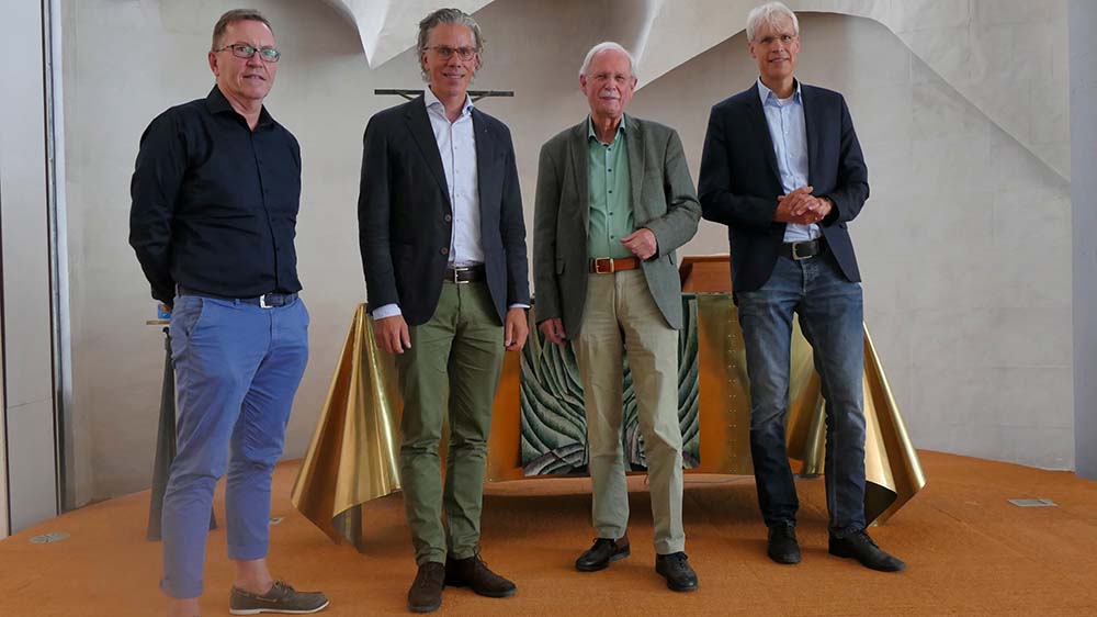 Pastor Michael Schneider, Chorleiter Jörg Breiding, Burkhard Guntau und Stadtsuperintendent Rainer Müller-Brandes.