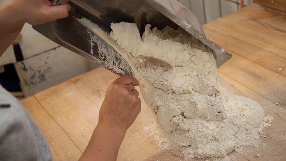 Für ein gutes Brot braucht man Mehl, Wasser und Salz