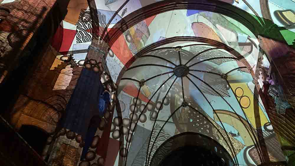 In St. Johannis Harvestehude zeigte die Künstlerin Katrin Bethge ein Lichtinstallation