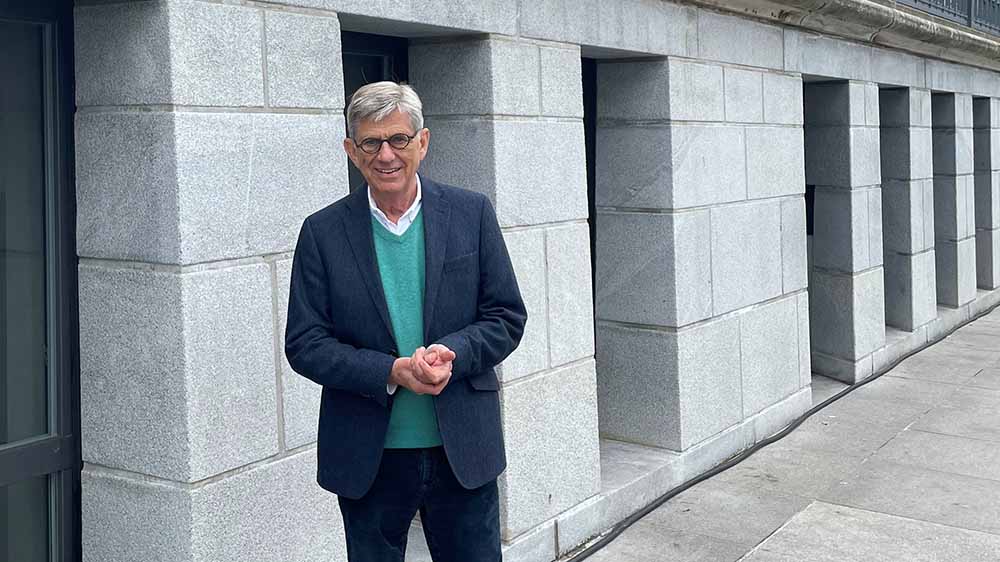 Stephan Reimers vor der Hamburger Rathauspassage, die er mit entworfen hat