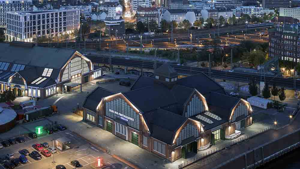 Die Deichtorhallen zeigen die Ausstellung "In the Heart of Another Country"