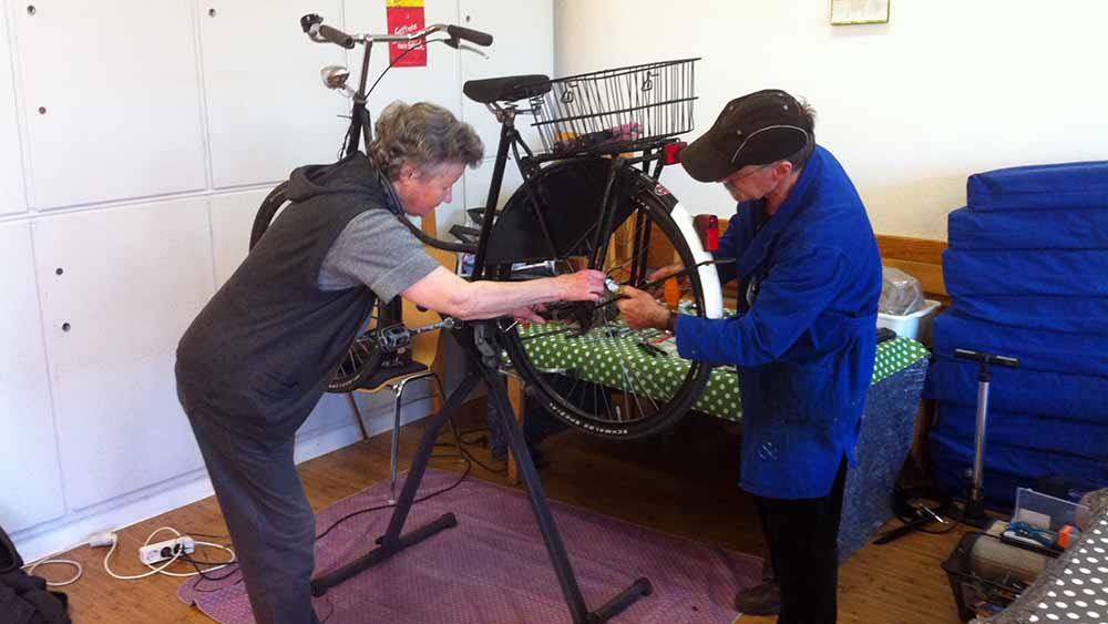 Im Repair-Café wird auch mal ein altes Fahrrad wieder flott gemacht