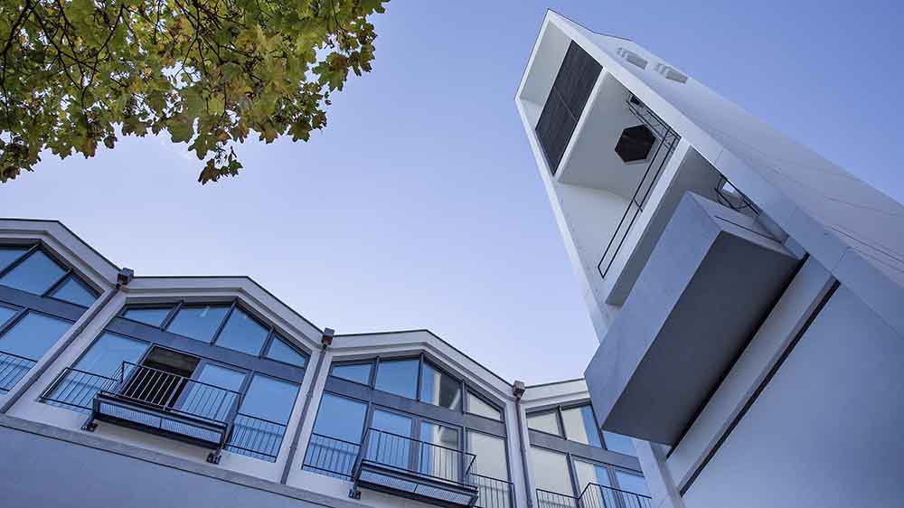 Auch der Turm der Kirche hat eine eigene Adresse