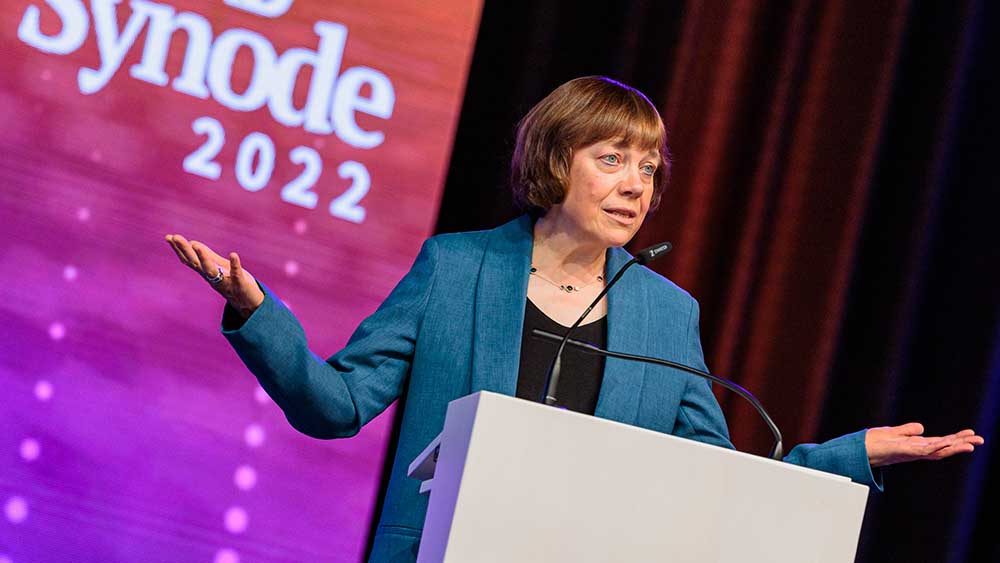 Die EKD-Ratsvorsitzende Annette Kurschus spricht zur Synode