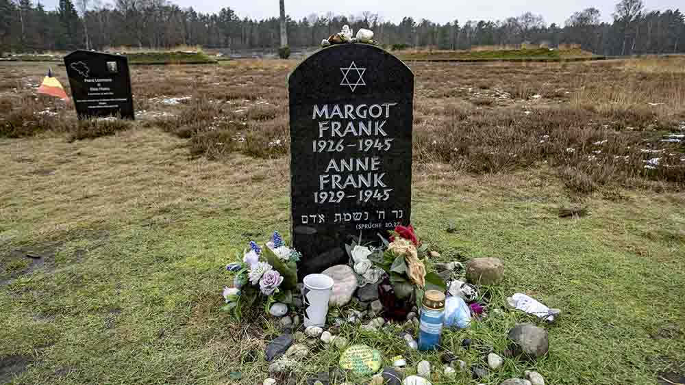 Für die Schwestern Margot und Anne Frank gibt es in Bergen-Belsen einen symbolischen Grabstein
