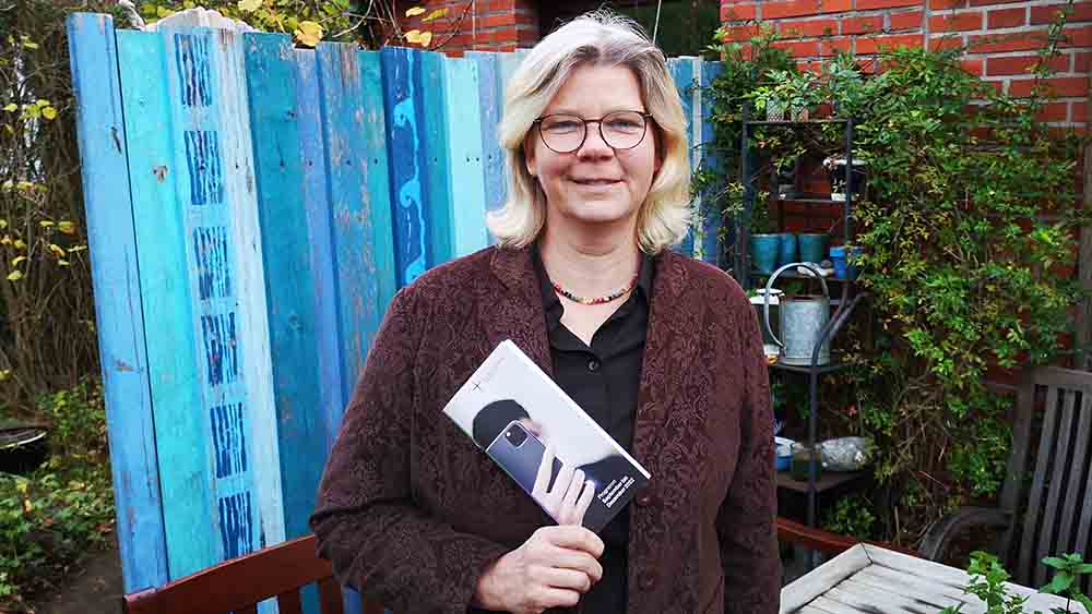 Unterwegs im ganzen Land: Maike Lauther-Pohl im eigenen Garten im Kieler Stadtteil Wik