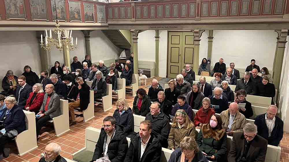 In der Zwölf-Apostel-Kirche in Züssow bei Greifswald feiert die Nordkirche den Reformationstag