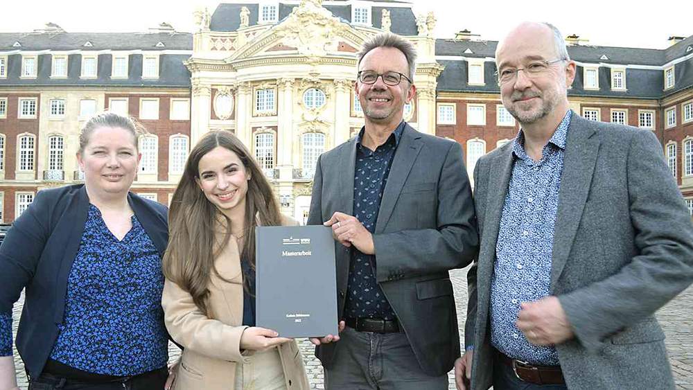 Carmen Binnewies, Kathrin Böhlemann (beide Münster), Pfarrer Thomas Groll sowie Peter Böhlemann (beide IAFW  Villigst, von links).