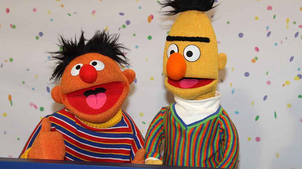 Daumen hoch: Ernie und Bert freuen sich über 50 erfolgreiche Dienstjahre