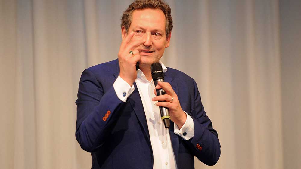 Eckart von Hirschhausen ist der Meinung, dass Kirchen beim Klimaschutz eine wichtige Bedeutung haben