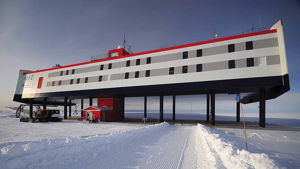 Die Forschungsstation Neumayer III liegt mehr als 2.000 Kilometer vom geografischen Südpol entfernt