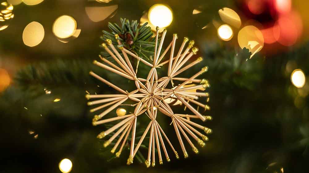 Stern an einem Weihnachtsbaum