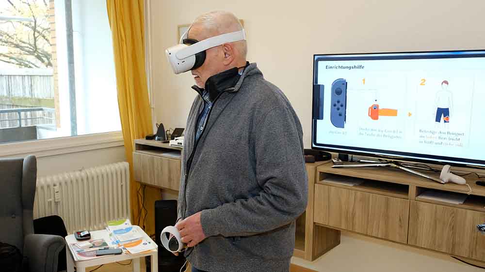 Mit dieser Virtual-Reality-Brille lässt sich eine Partie Golf spielen. Den Golfplatz sieht der Nutzer in der Brille