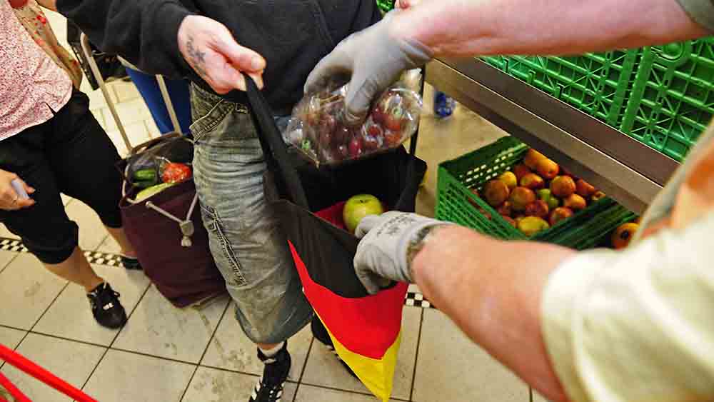 Auf Lebensmitteln aus Tafeln sind viele Menschen angewiesen