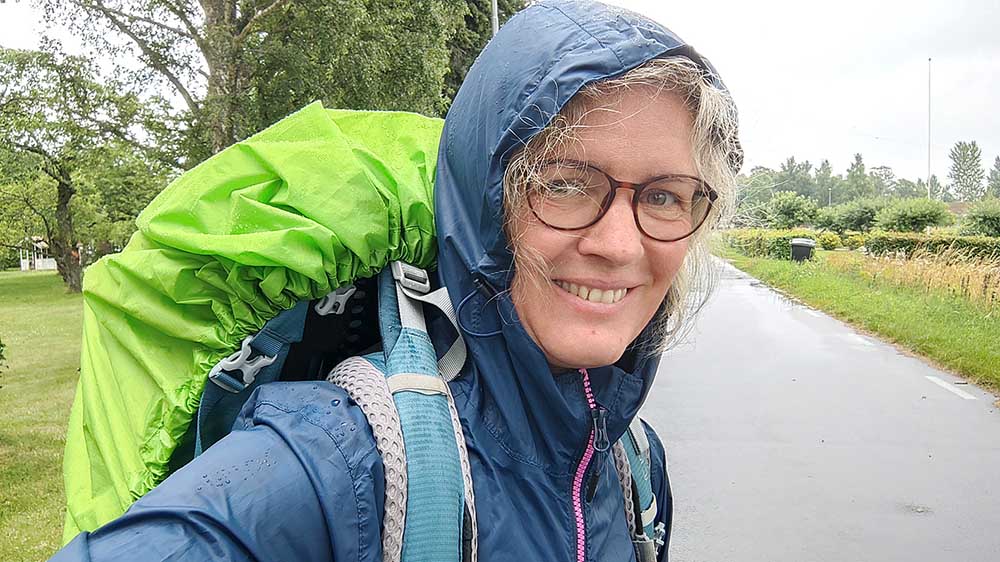 Da muss man durch: Unsere Autorin Anke von Legat unterwegs im Regenwetter