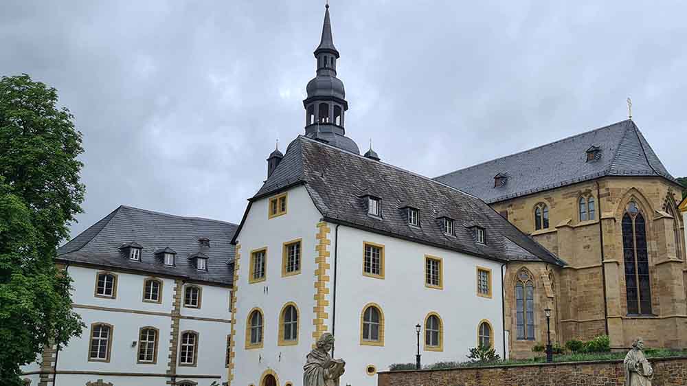 Die Benediktinerabtei Tholey im Saarland reagiert auf eine umstrittene Predigt