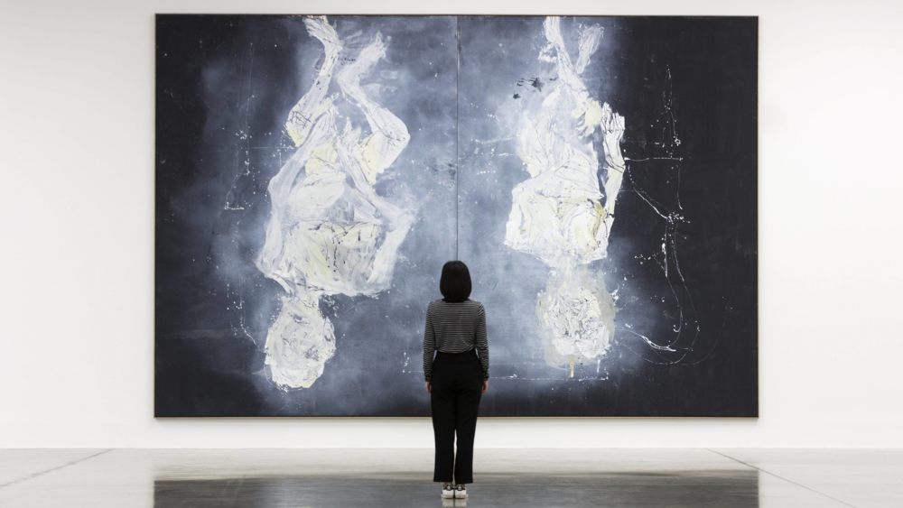 Ölgemälde „Dystopische Glocken“ (2015) von Baselitz in der White Cube Gallerie in London