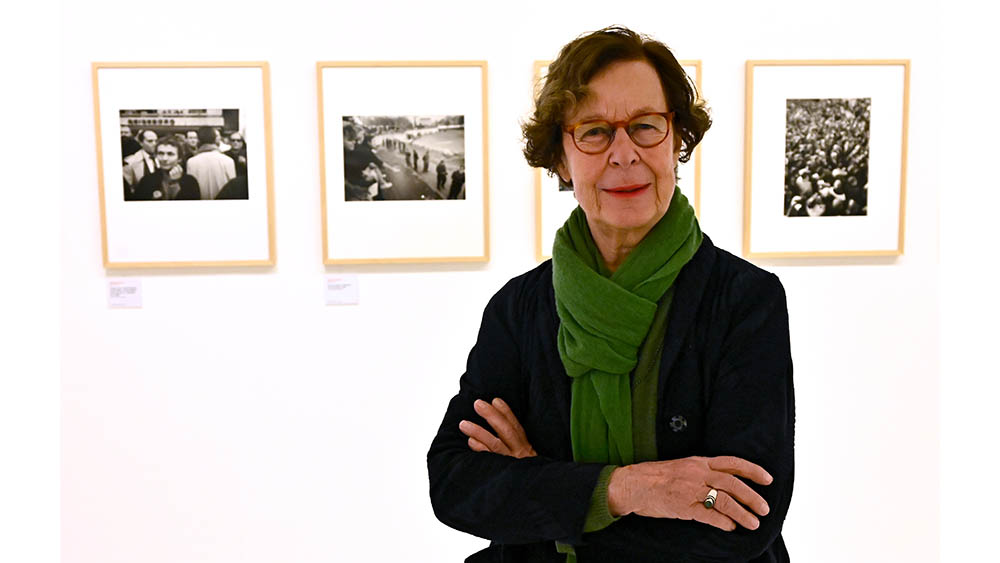 Fotografin Barbara Klemm am 19.01.2023 in ihrer Fotoausstellung "Schwarz-Weiss ist Farbe genug" in der Ludwigsgalerie in Oberhausen