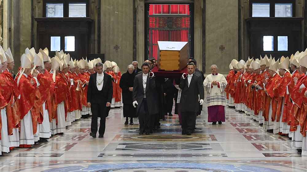 Image - Letztes Geleit für Benedikt XVI.