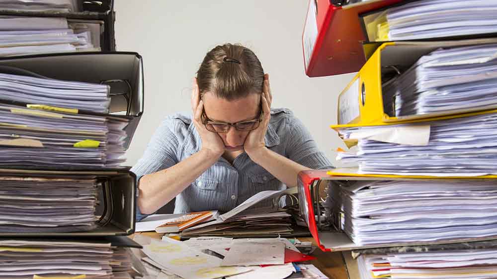 Berge von Arbeit gibt's auch zuhause (Symbolbild)