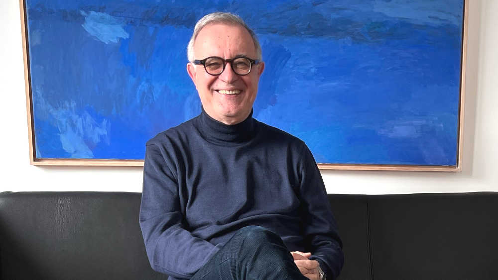 Der frühere Bischof der Evangelischen Landeskirche in Württemberg, Frank Otfried July, in seinem Haus im fränkischen Windsbach.