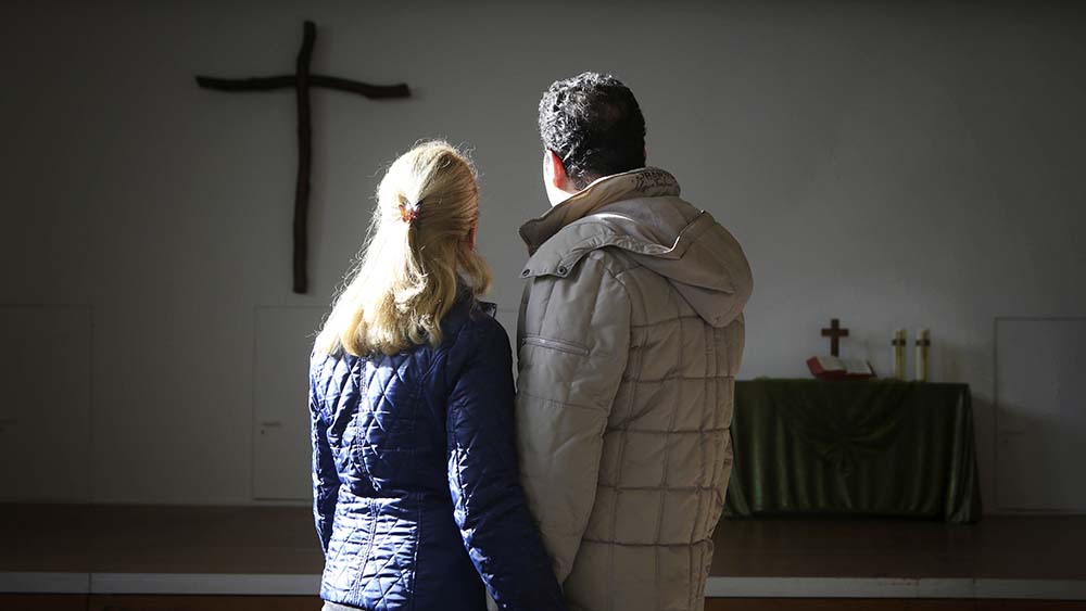 Seit 40 Jahren suchen Flüchtlinge Schutz im Kirchenasyl, wie dieses iranische Paar 2015 in Essen