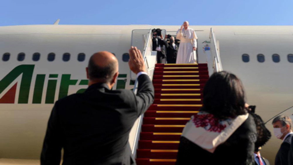 Image - Der Papst fliegt klimaneutral
