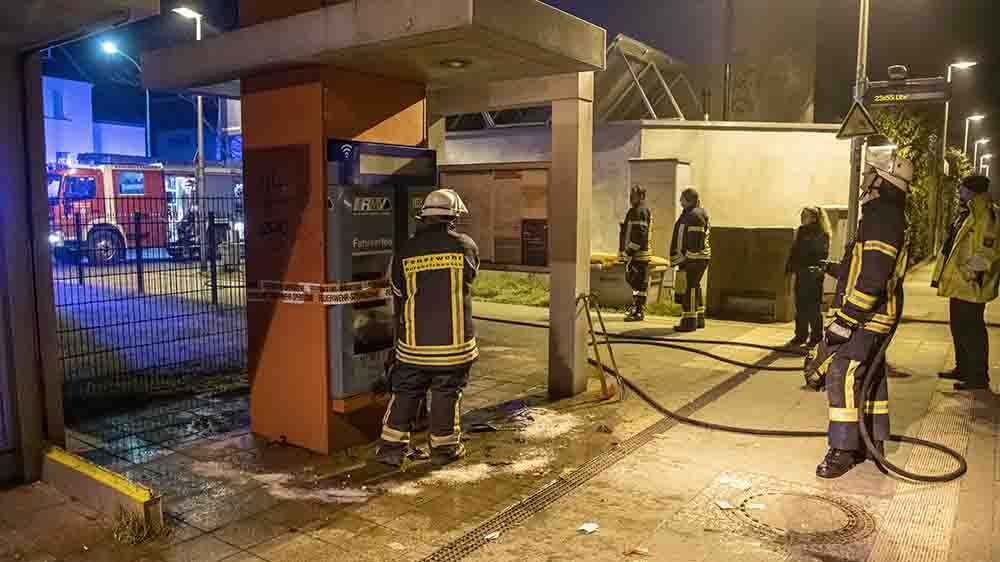 Im hessischen Friedrichsdorf ist in der Silvesternacht ein Fahrkartenautomat beschädigt worden