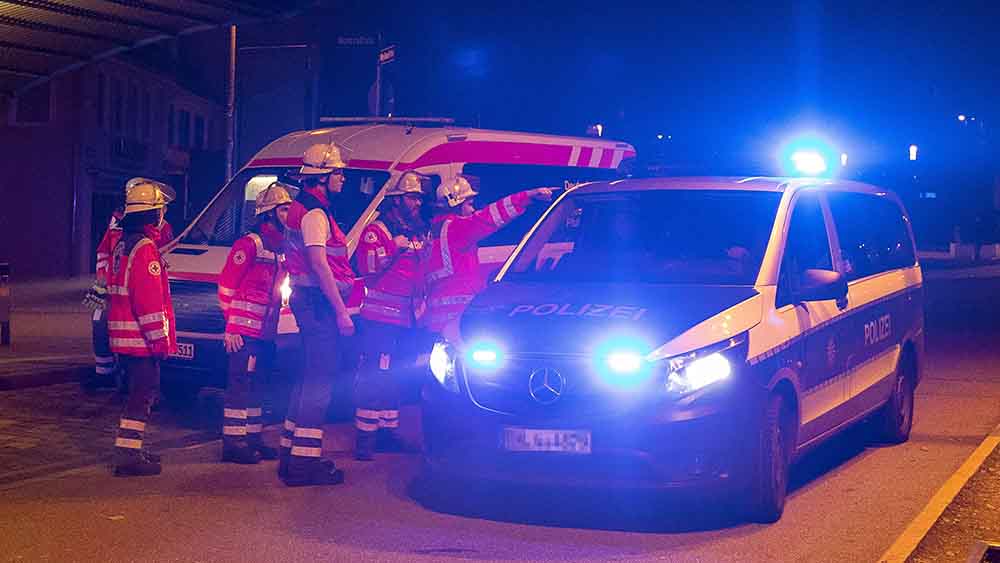 Polizei und Rettungskräfte wurden in der Silvesternacht vielerorts attackiert (Symbolbild)