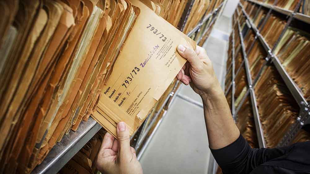 Der Griff ins Stasi-Archiv ist immer noch gefragt
