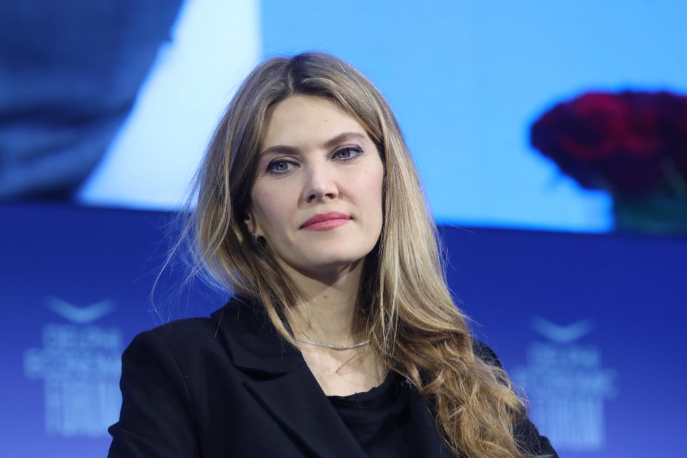 Eva Kaili in schwarzem Blazer