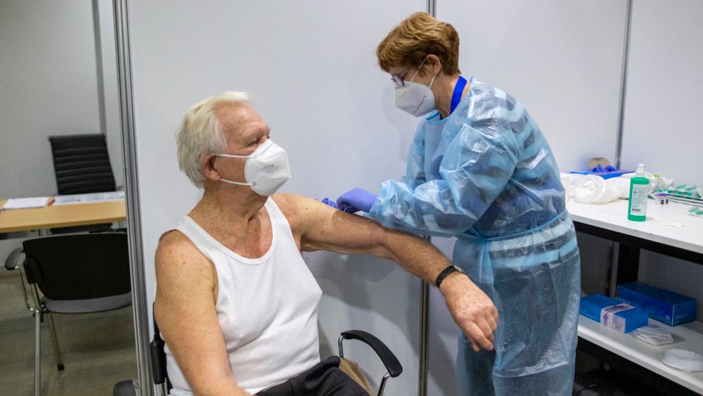 In den Impfzentren, wie hier in Frankfurt (Oder), wurden viele zusätzliche Beschäftigte benötigt