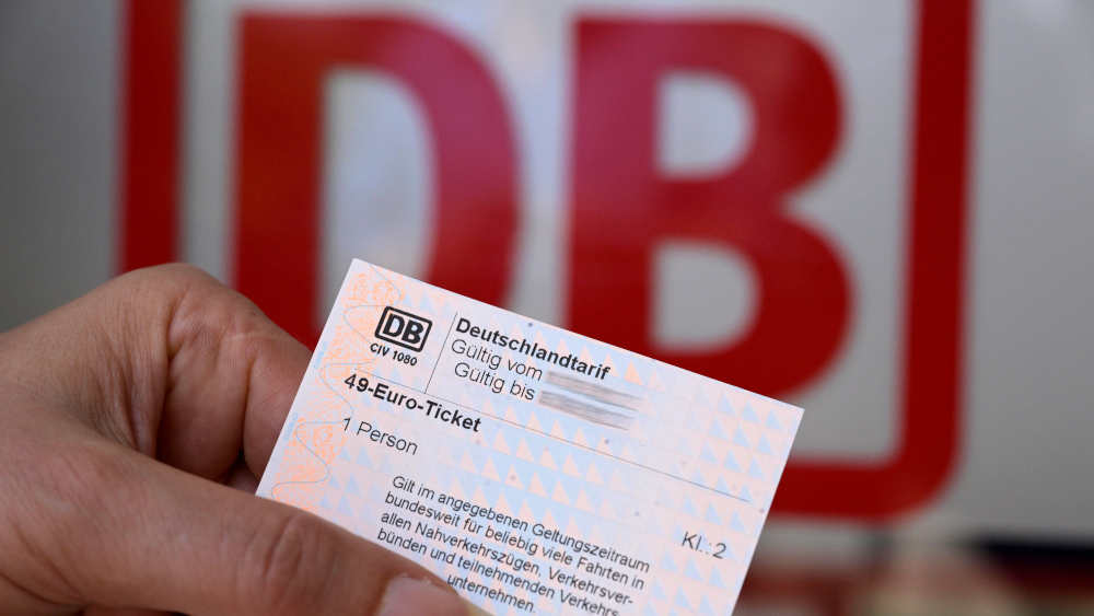 Bahnreisen Analoges 49 Euro Papier-Ticket der Deutschen Bahn