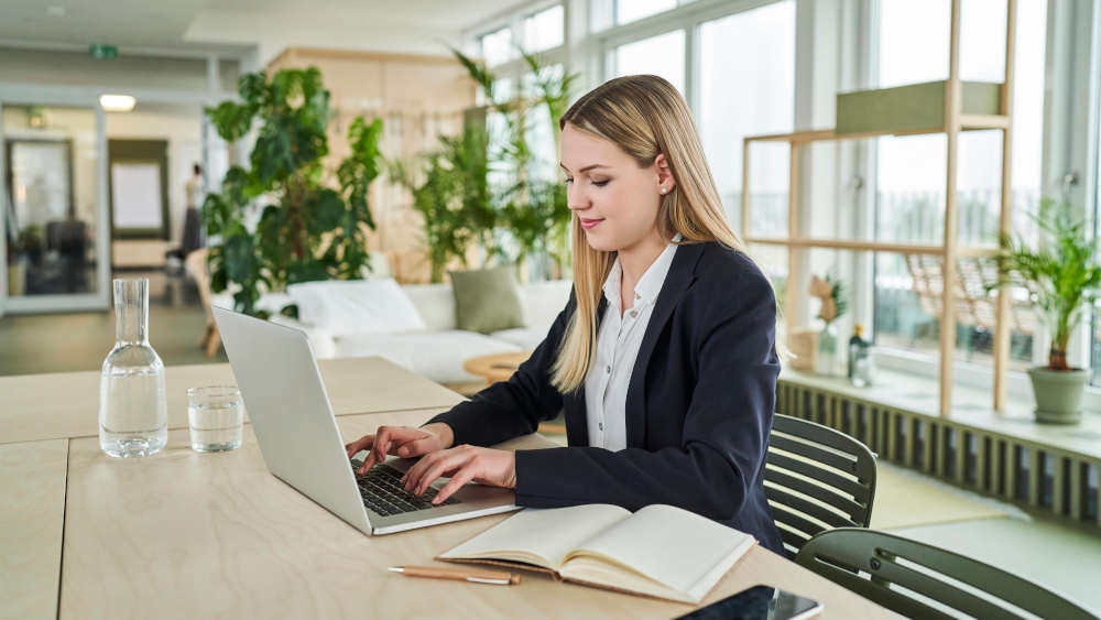 Junge Menschen entscheiden sich am häufigsten für eine Ausbildug im Büro.