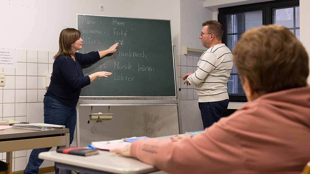 Mit sechs wöchentlichen Deutschkursen hilft "Fluchtpunkt Martini" den Geflüchteten