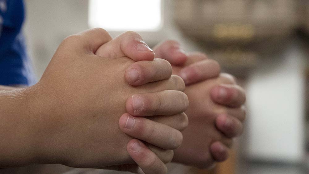 Zu Gebeten rufen die Kirchen  regelmäßig auf (Symbolfoto)