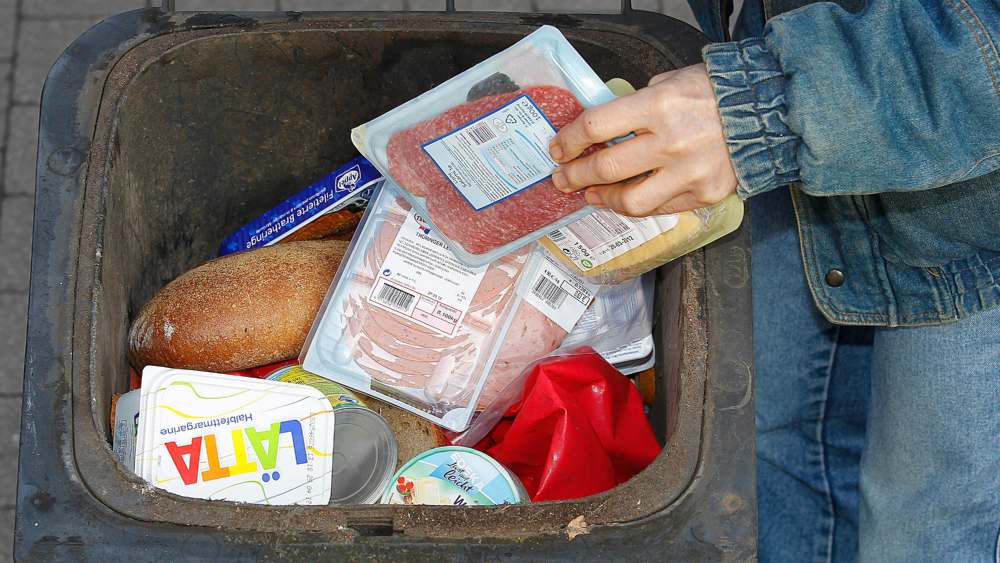 Rund 60 Prozent der jährlich 11 Millionen Tonnen Lebensmittelverschwendung stammen aus Privathaushalten