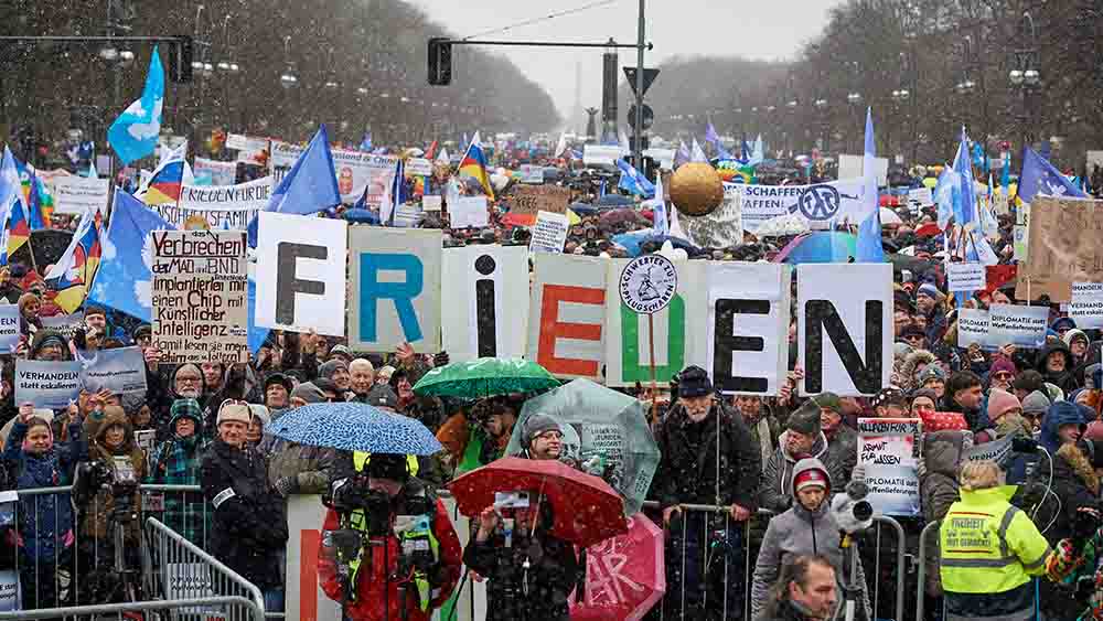 Am Brandenburger Tor versammelten sich Tausende Menschen