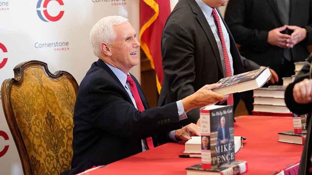 Mike Pence, hier bei einer Präsentation für sein neues Buch, gilt als Liebling der Evangelikalen