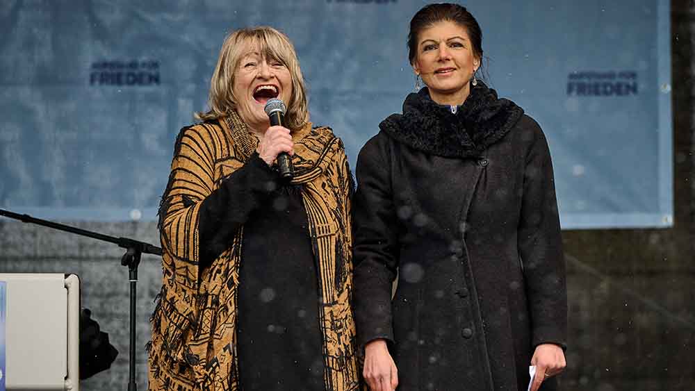 Alice Schwarzer (li.) und Sahra Wagenknecht haben das umstrittene "Manifest für den Frieden" initiiert