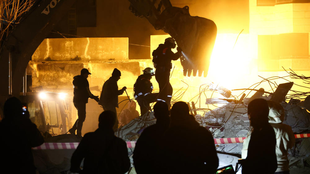 Ein schweres Erdbeben der Stärke 7,7 auf der Richterskala hat den Nordwesten Syriens schwer erschüttert.