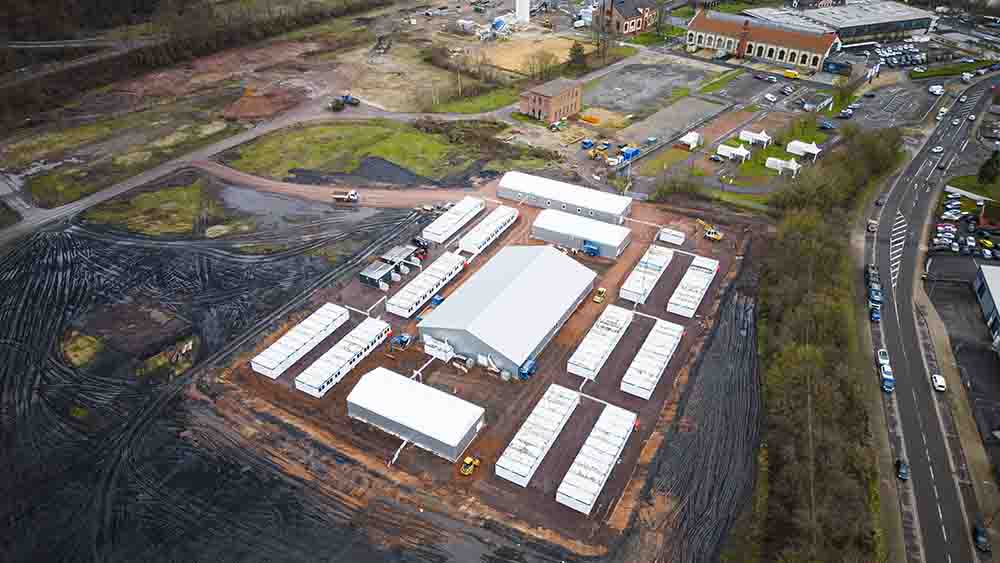 Auf dem Gelände eines Bergwerks lässt die saarländische Landesregierung eine Zeltstadt für Flüchtlinge aufbauen