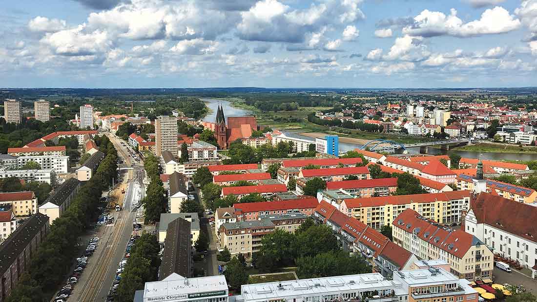 Voraussichtlich am 14. Februar entscheidet die Jury über den Standort des geplanten „Zukunftszentrums für Deutsche Einheit und Europäische Transfor- mation“ unter den ostdeutschen Bewerber-Kommunen. In Frankfurt (Oder) könnte es an der Stadtbrücke zur polnischen Zwillingsstadt Słubice entstehen.