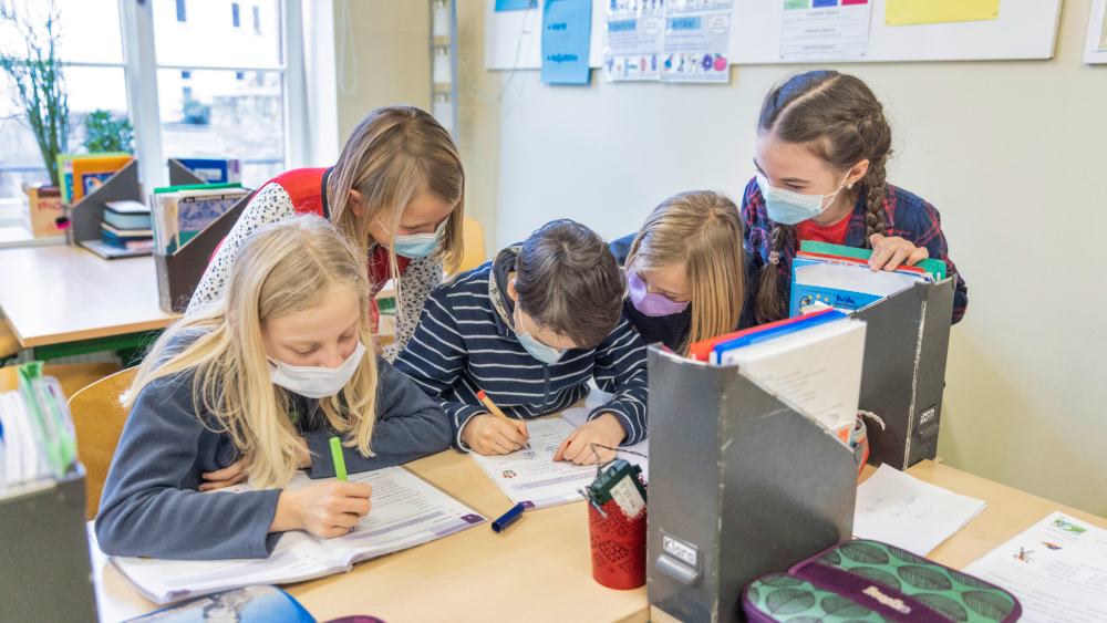 Infolge der Corona-Pandemie wurden Verzögerungen in der sprachlichen und schulischen Entwicklung bei Kindern festgestellt