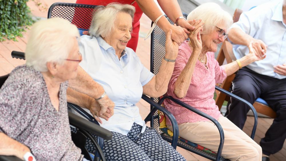 Das Wesentliche in der Pandemie: Die Sicherheit von pflegebedürftigen Menschen