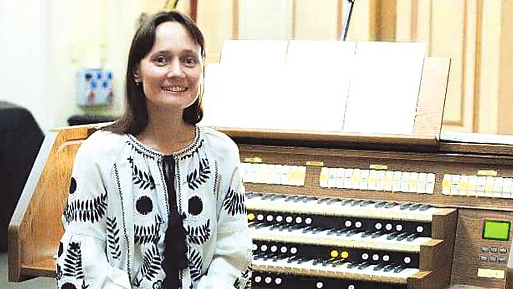 Julia Landau (44) flüchtete aus der Stadt Slawutytsch, nahe Tschernobyl in der Ukraine, nach Berlin. Hier absolvierte sie eine Prüfung, um ihr Lieblings­­instrument studieren zu können: die Orgel. 