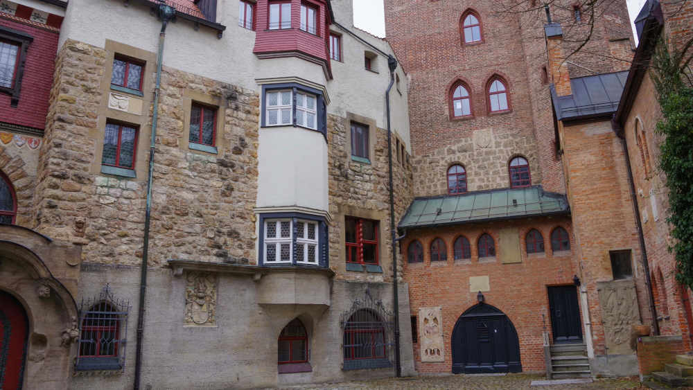 Die Jugendherberge Burg Schwaneck in Pullach sucht nach der Corona-Zeit neues Personal