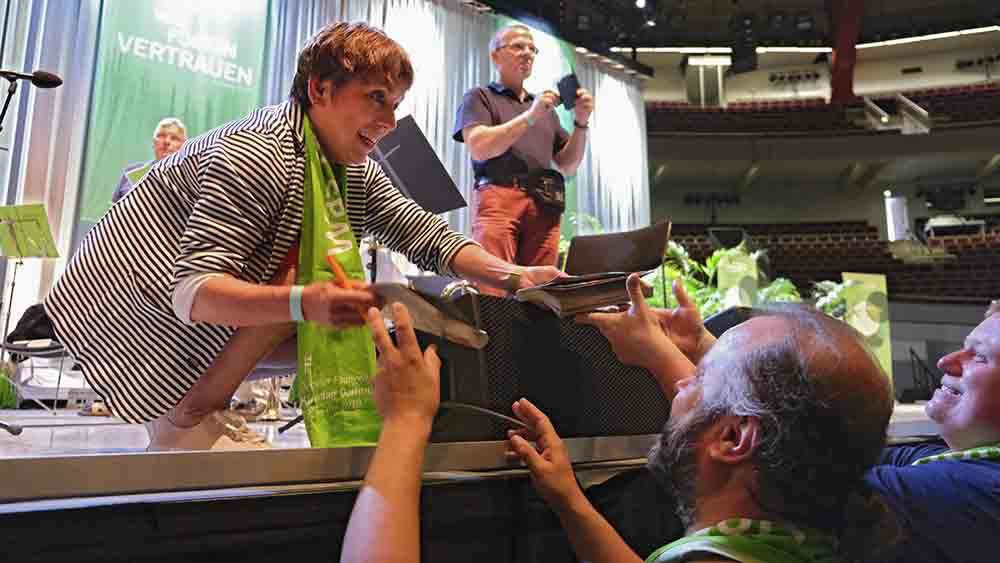 So war es 2019: Margot Käßmann gibt Autogramme beim Dortmunder Kirchentag