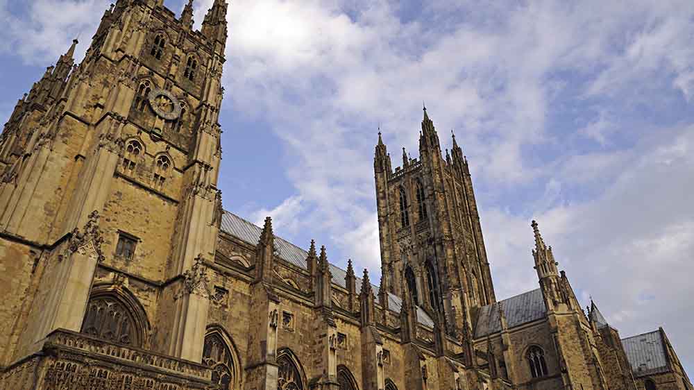Rund um die Kathedrale von Canterbury ist die Segnung homosexueller Paare ein kontroverses Thema