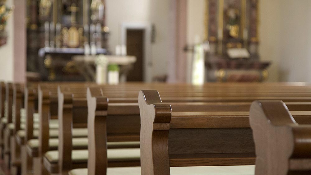 In vielen Kirchen bleiben die Bänke leer